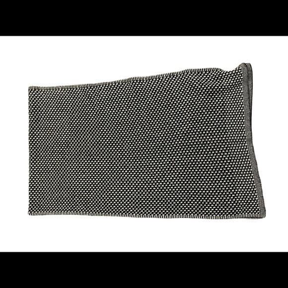 Bloomingdale’s B Cashmere Black & White Scarf - Picture 3 of 5